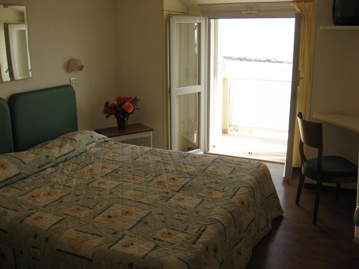 Hotel Rosati Римини Экстерьер фото