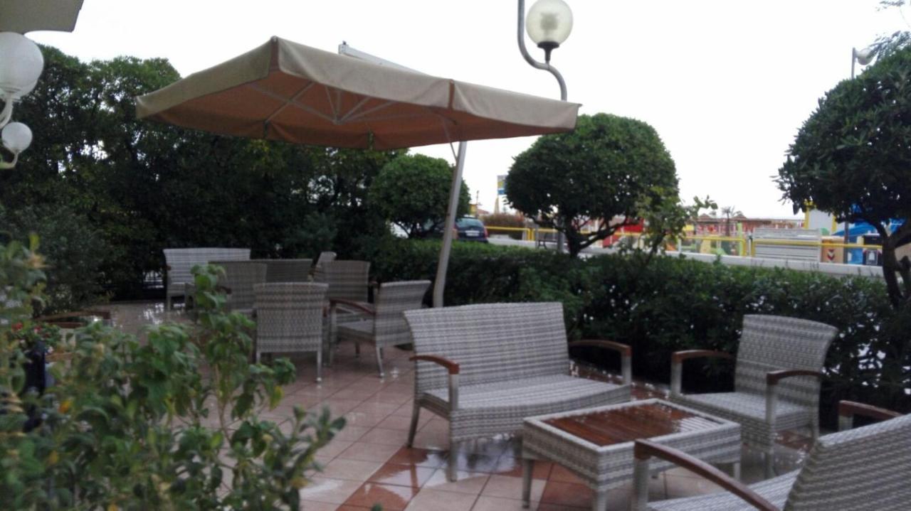 Hotel Rosati Римини Экстерьер фото