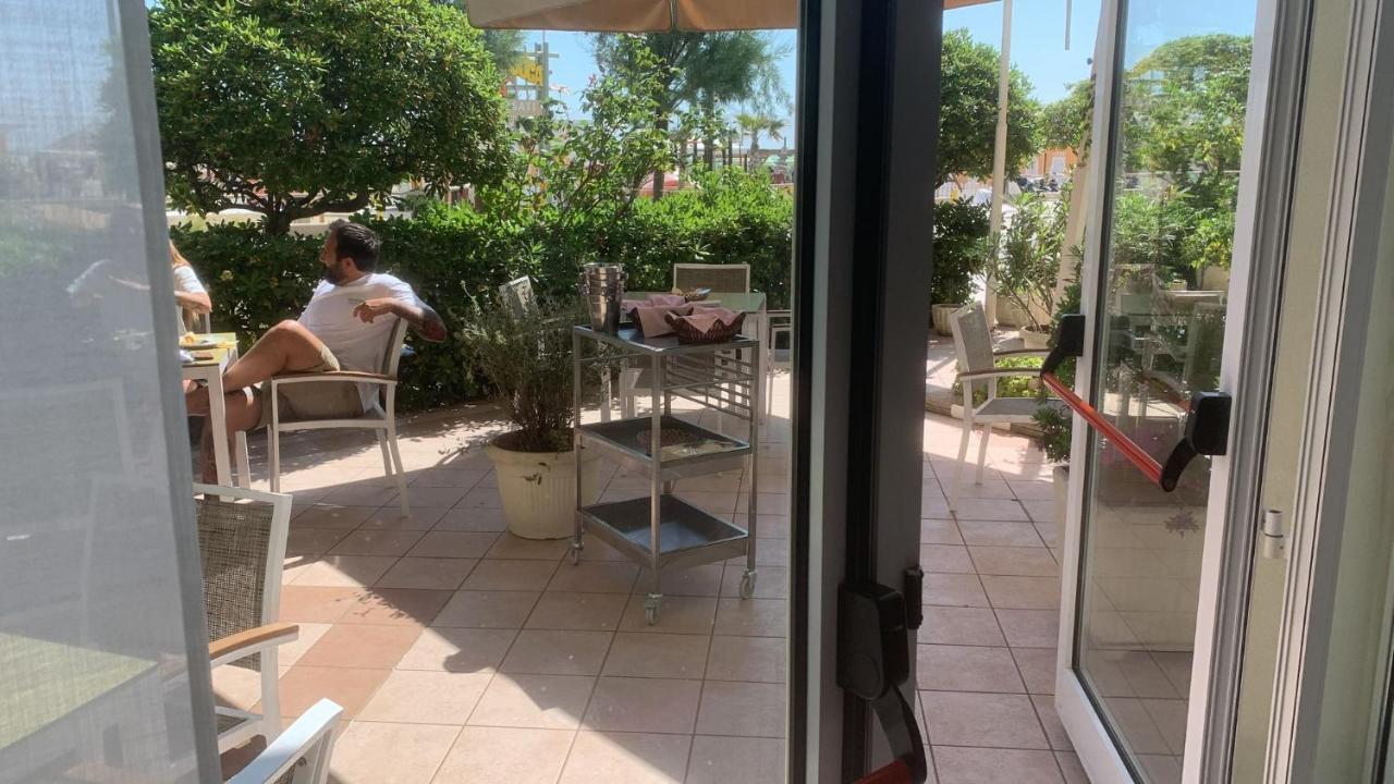 Hotel Rosati Римини Экстерьер фото