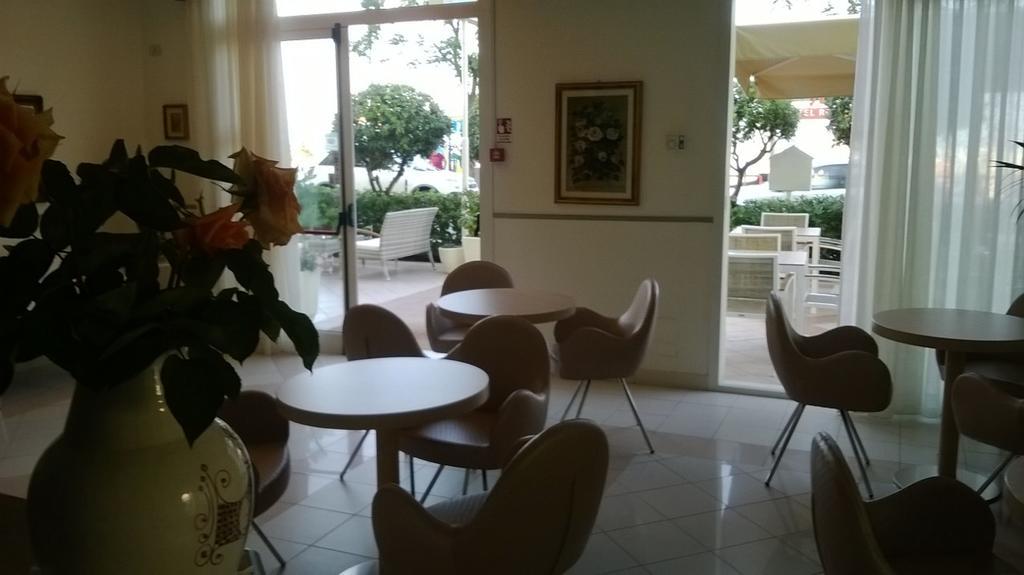 Hotel Rosati Римини Экстерьер фото