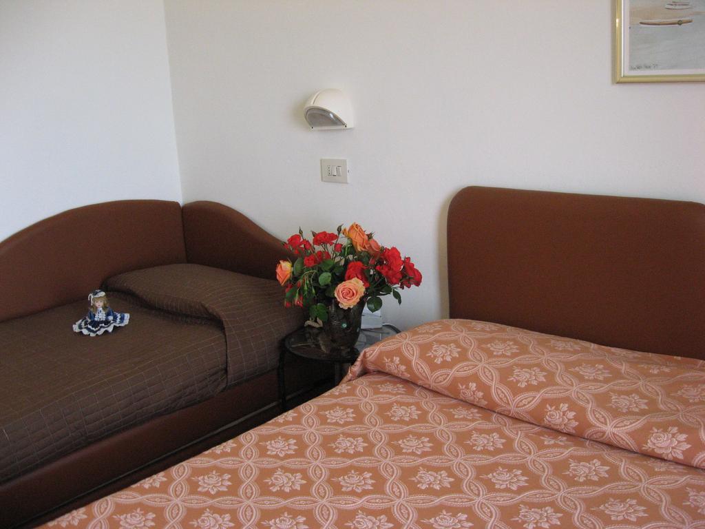 Hotel Rosati Римини Номер фото